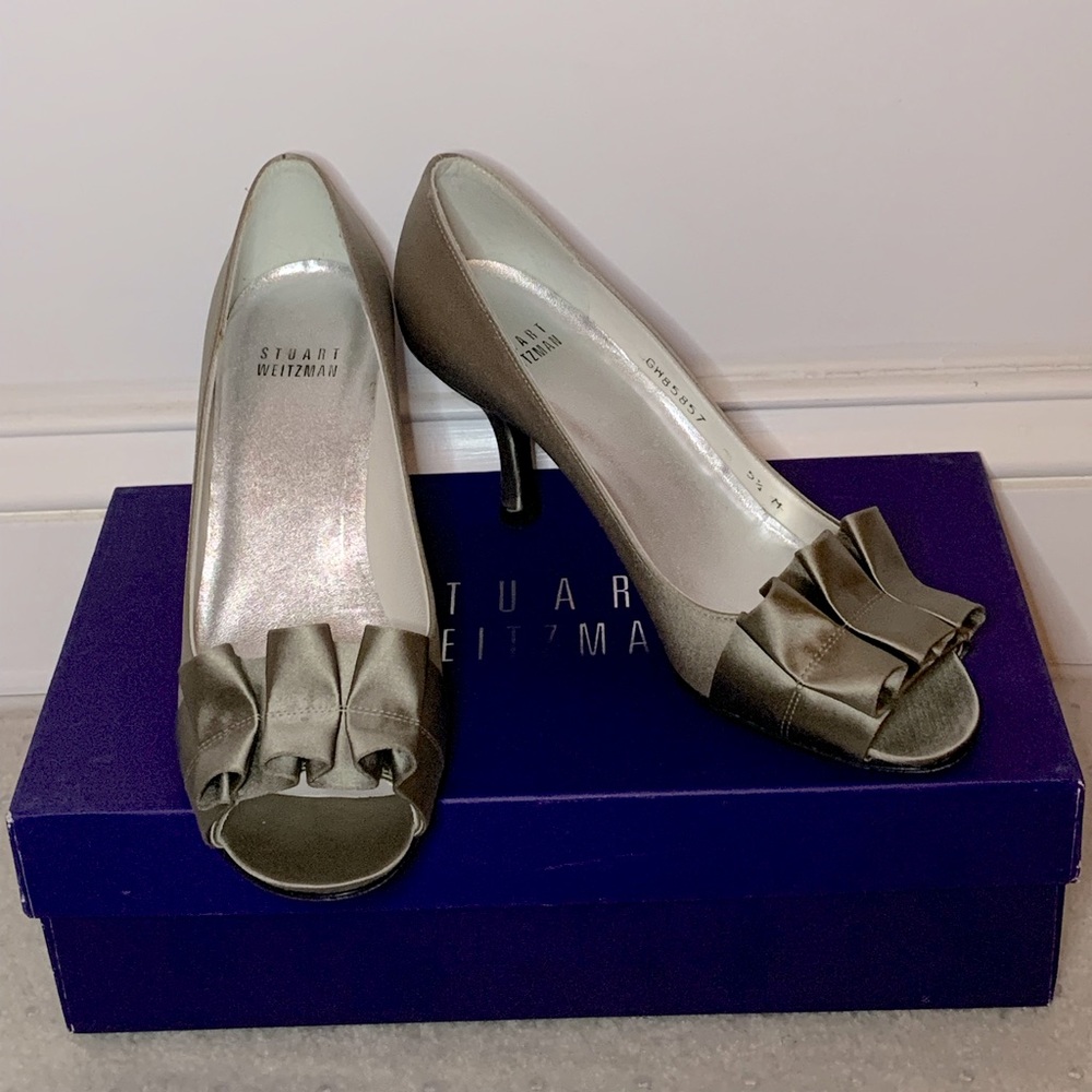 Stuart Weitzman pump in Misty Satin, size 5.5M. NIB.